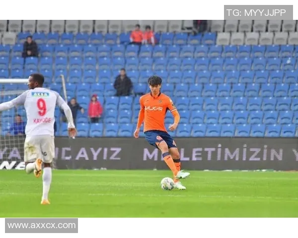 伊斯坦堡士邦迎战尤姆尼耶士邦争夺土超联赛关键三分之战